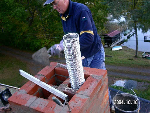 skorsten under uppbyggnad9.JPG - Snart